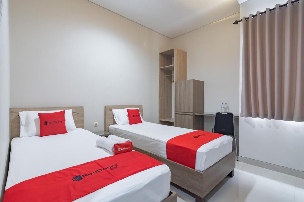 Reddoorz Plus @ Cirebon City Center Екстериор снимка