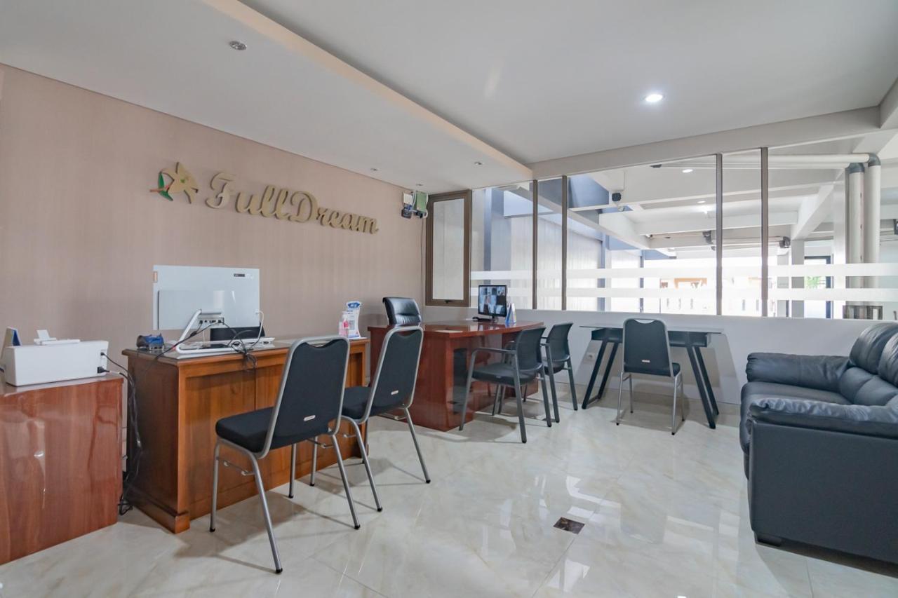 Reddoorz Plus @ Cirebon City Center Екстериор снимка